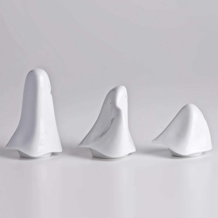 BOOH! | Three little porcelain GHOSTS | white SALT, PEPPER & SPICE SHAKER | Holaria