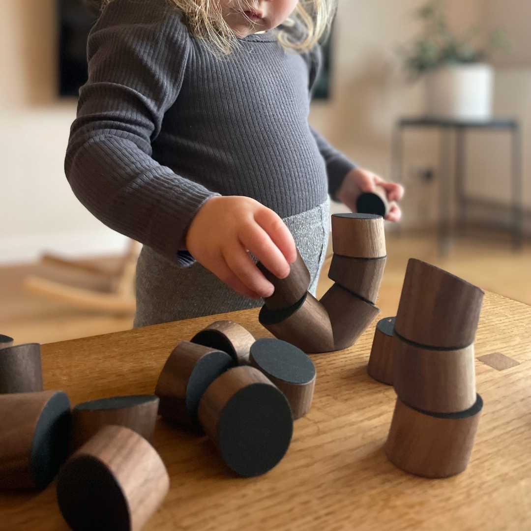 LOGGOS - Stacking game made of wood | Frechling