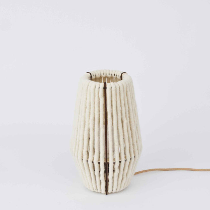 WOOL-ALMUT 6020 - table lamp - made of wool & wood - zylinder | ALMUT von Wildheim